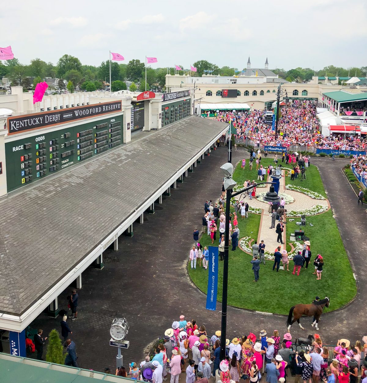 Kentucky Derby Experience | What to Expect at the Kentucky Derby | Cathedrals and Cafes Blog