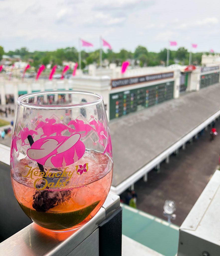 Kentucky Derby Experience | What to Expect at the Kentucky Derby | Cathedrals and Cafes Blog