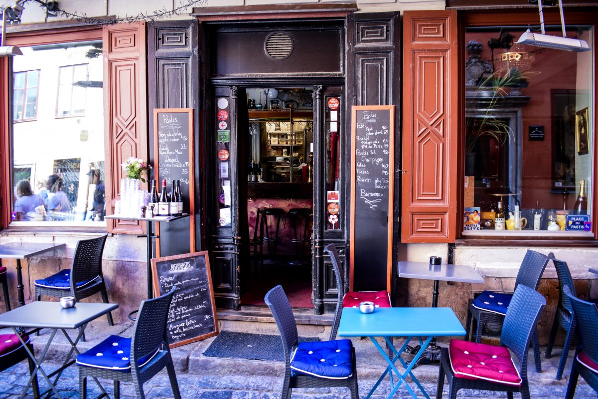 Outdoor seating at Pastis in Gamla Stan