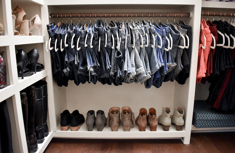 https://cathedralsandcafes.com/wp-content/uploads/2019/01/closet-organizing-tips-jeans.jpg