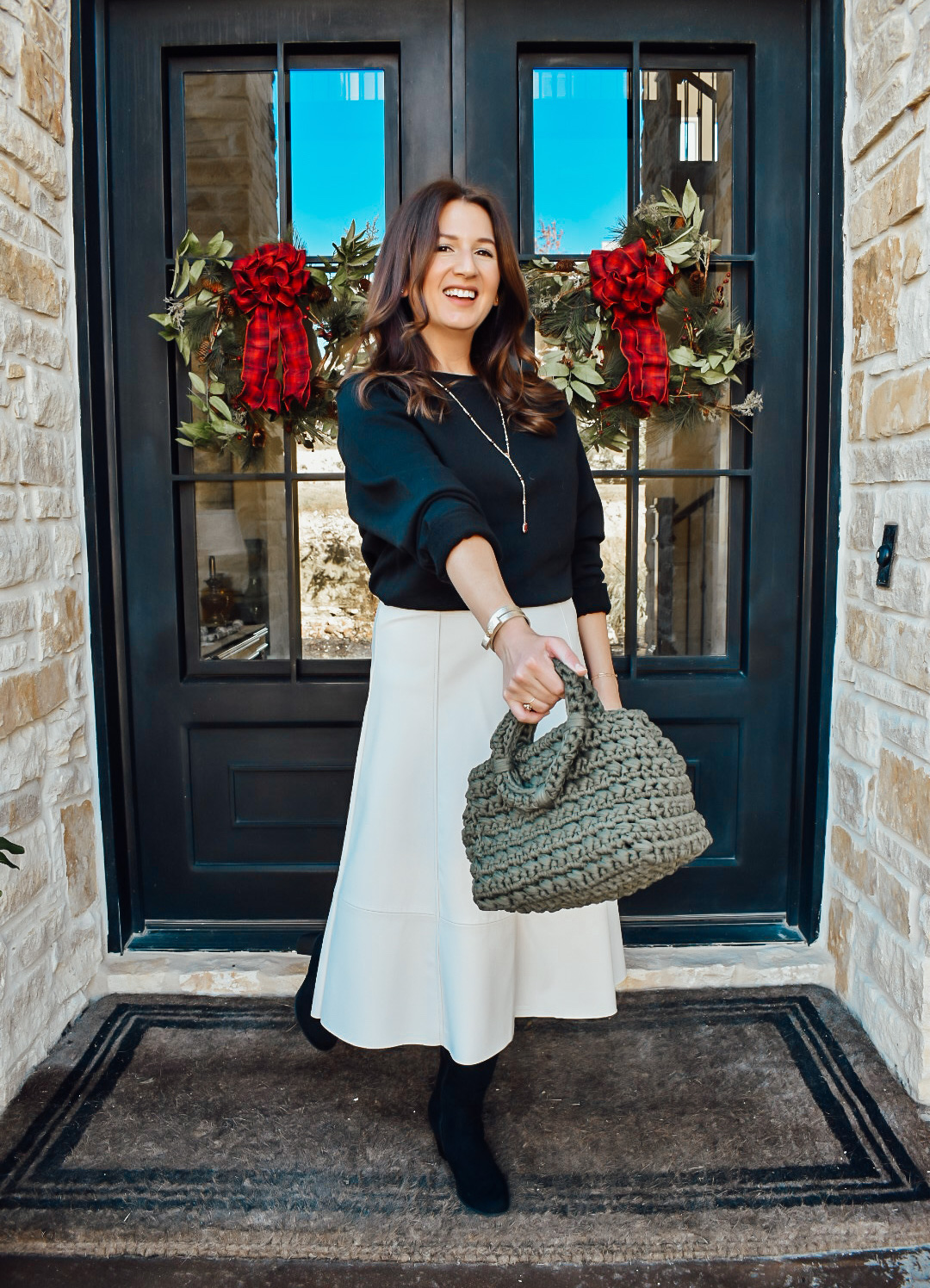 Chic Crochet Satchel | Cathedrals & Cafes Blog