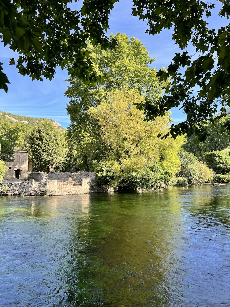 Mon Journal Français: Day 4 - Fontaine-du-Vaucluse, L’Isle-sur-la-Sorgue, and Goult | Cathedrals & Cafes Blog