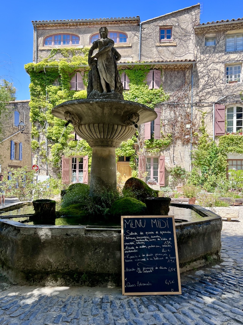 Eat+Stay+Play Provence Travel Guide | Cathedrals & Cafes Blog